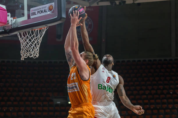 尽管他拥有 尽管他拥有