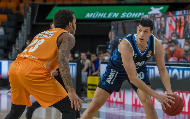 更是年轻球 更是年轻球